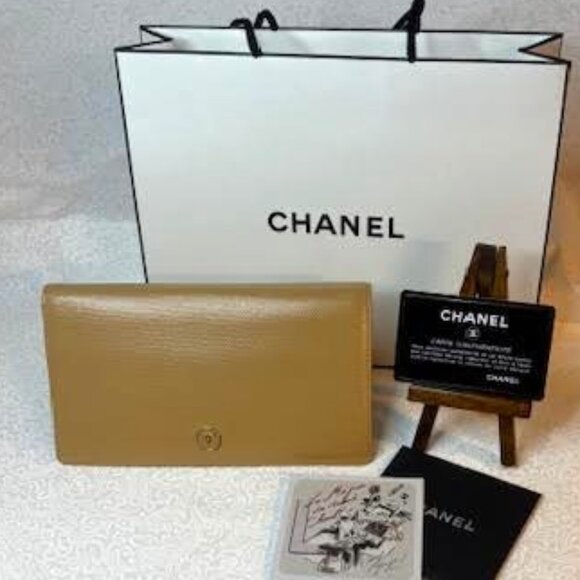 Channel Coco Button Leather Wallet Beige - Picture 1 of 11